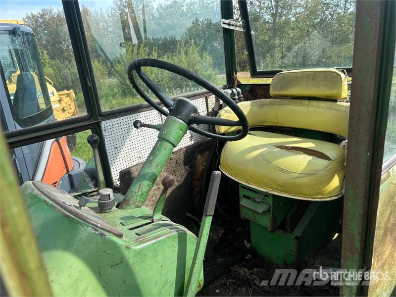 John Deere 4010 2WD Tractor Трактори