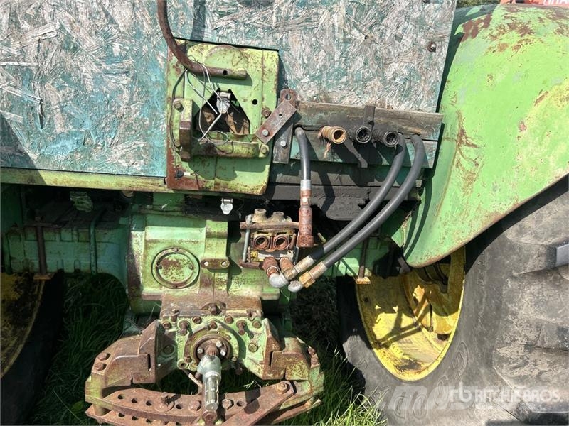 John Deere 4010 2WD Tractor Трактори
