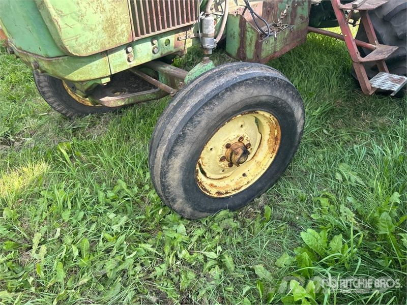 John Deere 4010 2WD Tractor Трактори