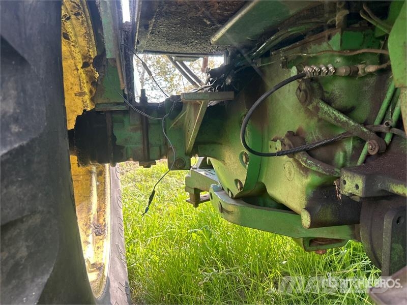 John Deere 4010 2WD Tractor Трактори