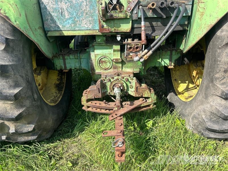 John Deere 4010 2WD Tractor Трактори