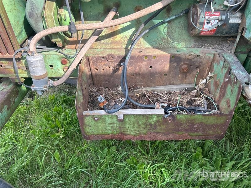 John Deere 4010 2WD Tractor Трактори