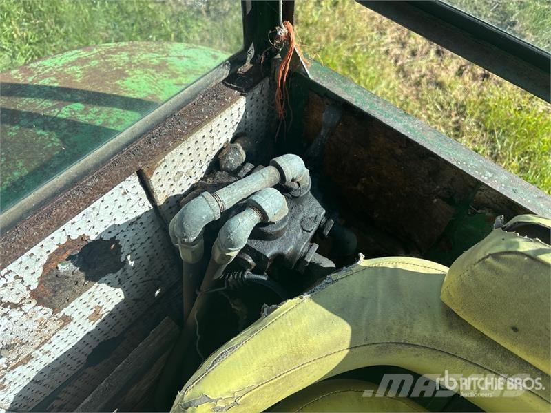 John Deere 4010 2WD Tractor Tractores