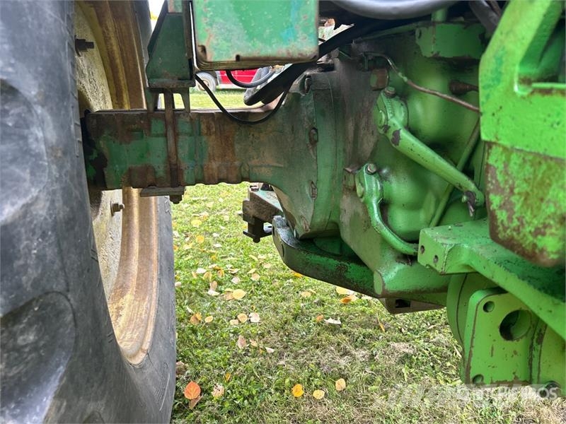 John Deere 4010 2WD Wide Front Antique Tractor الجرارات
