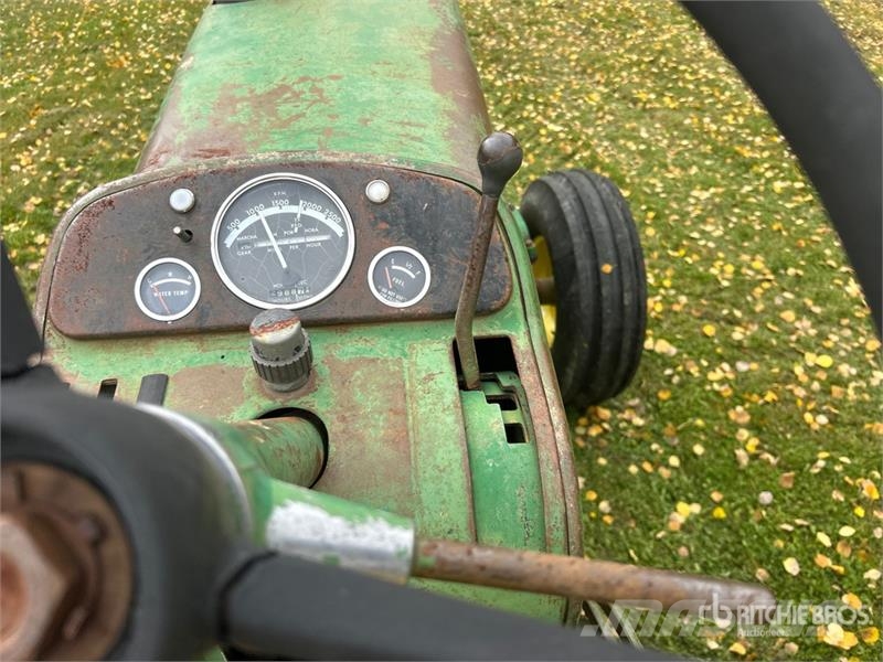 John Deere 4010 2WD Wide Front Antique Tractor الجرارات