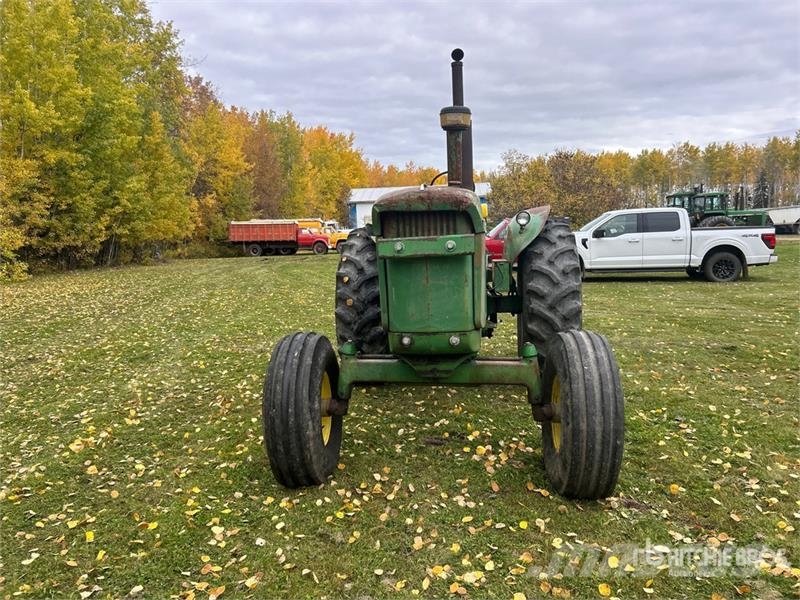 John Deere 4010 2WD Wide Front Antique Tractor الجرارات