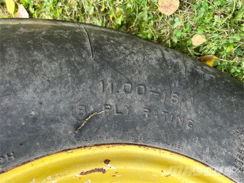 John Deere 4010 2WD Wide Front Antique Tractor الجرارات