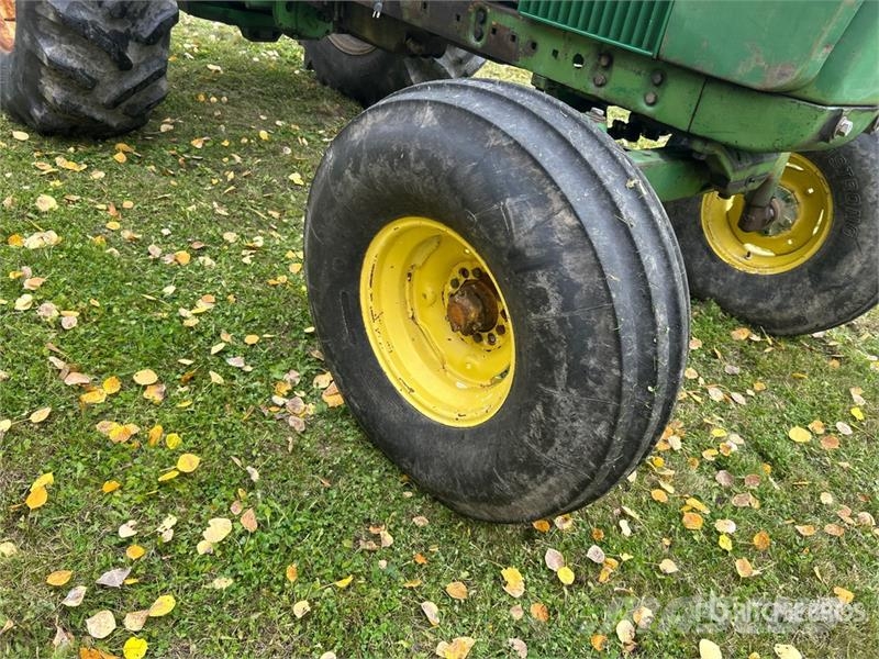 John Deere 4010 2WD Wide Front Antique Tractor الجرارات