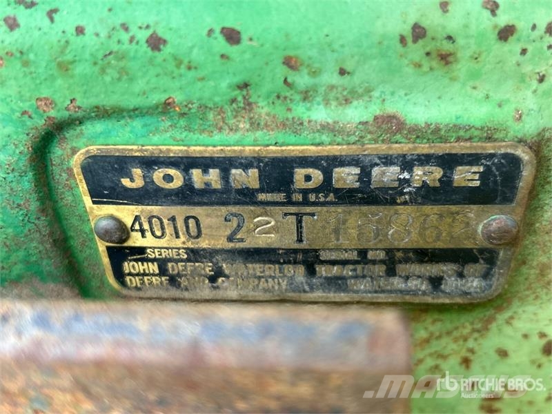 John Deere 4010 2WD Wide Front Antique Tractor الجرارات