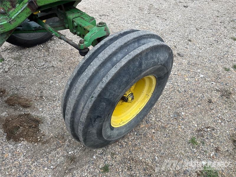 John Deere 4040 2WD Tractor Traktorji