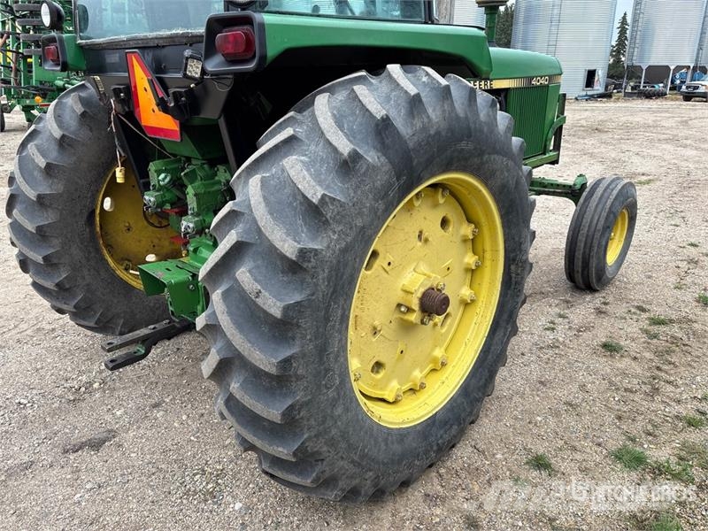 John Deere 4040 2WD Tractor Traktorji