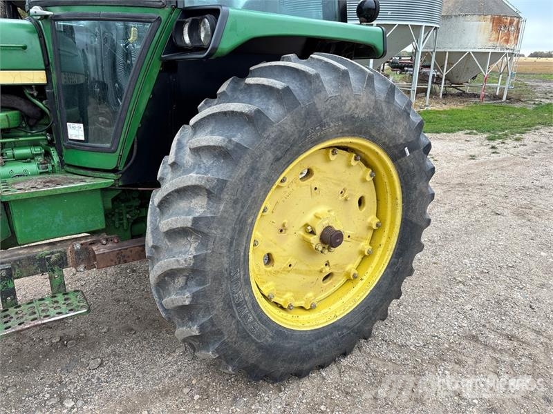 John Deere 4040 2WD Tractor Traktorji
