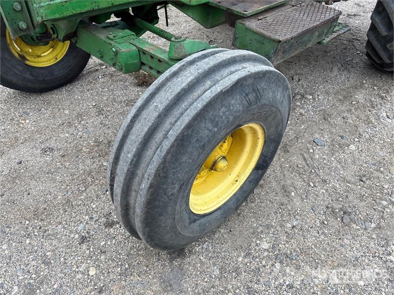 John Deere 4040 2WD Tractor Traktorji