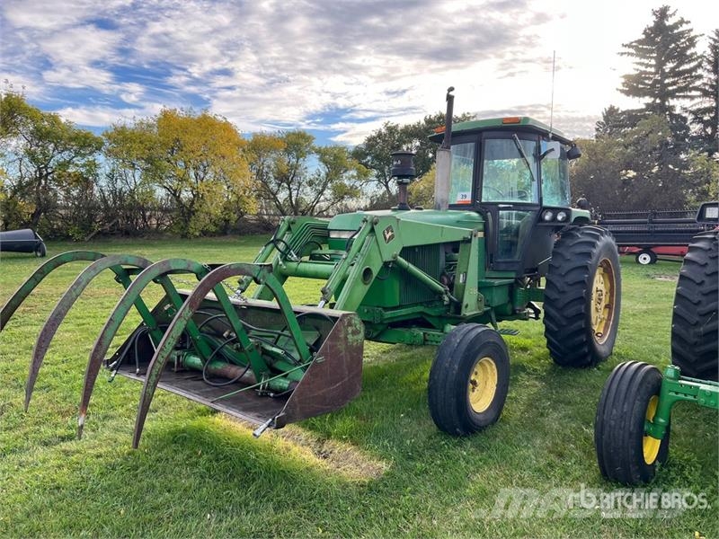 John Deere 4050 الجرارات