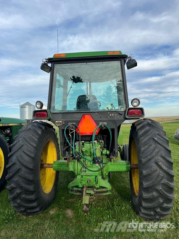 John Deere 4050 الجرارات