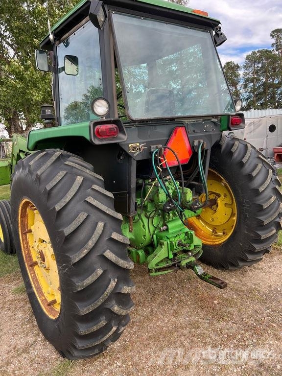 John Deere 4050 الجرارات