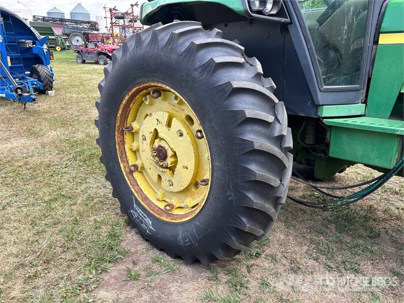 John Deere 4050 Трактори