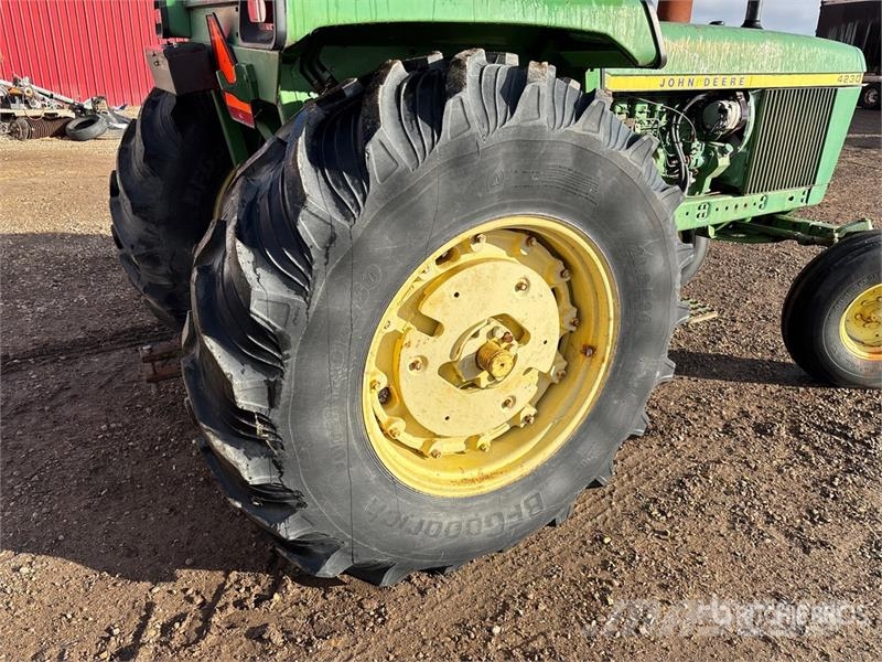 John Deere 4230 2WD Tractor Traktori