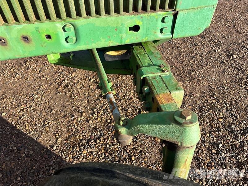 John Deere 4230 2WD Tractor Traktori