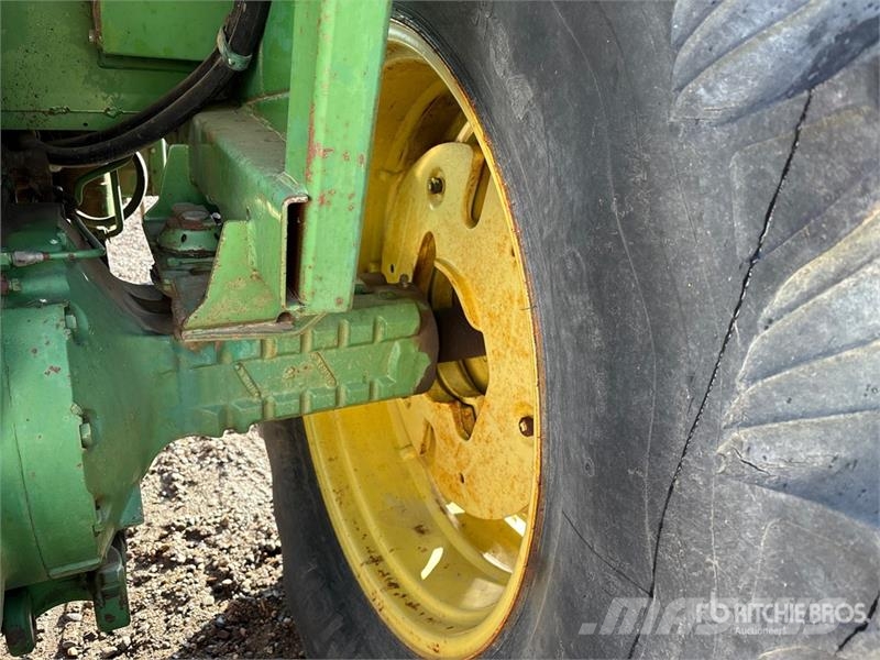 John Deere 4230 2WD Tractor Traktori