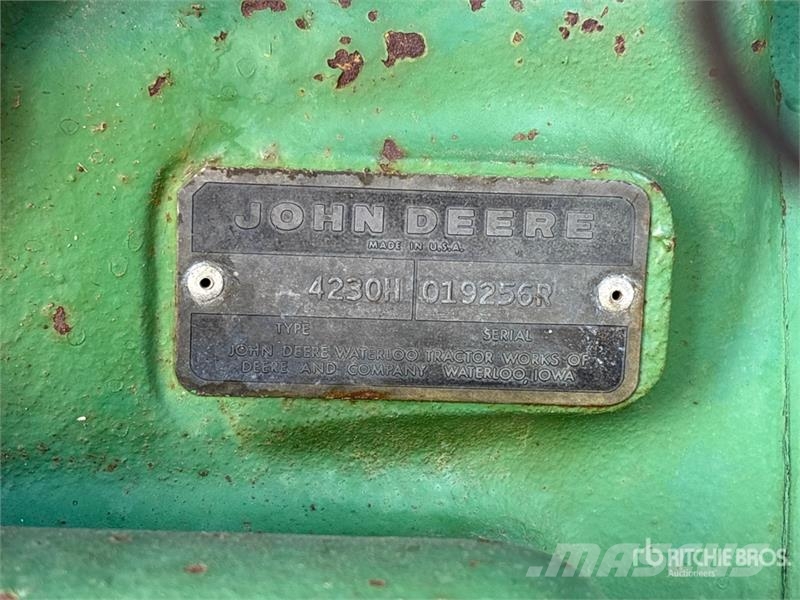 John Deere 4230 2WD Tractor Traktori