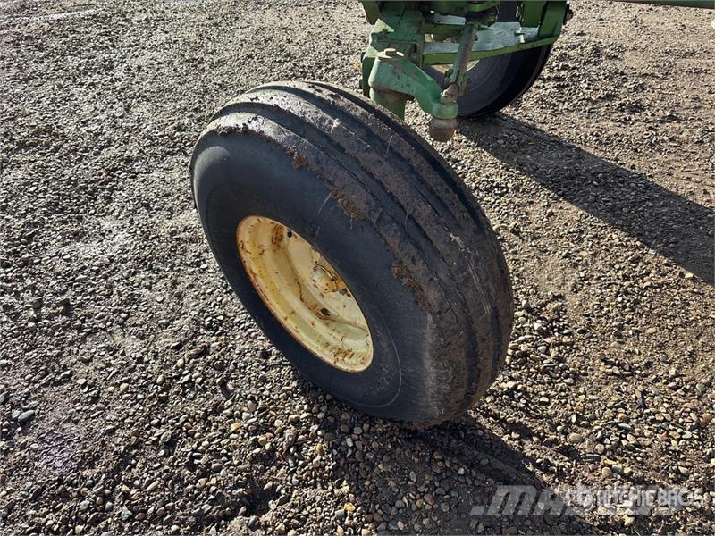 John Deere 4230 2WD Tractor Traktori