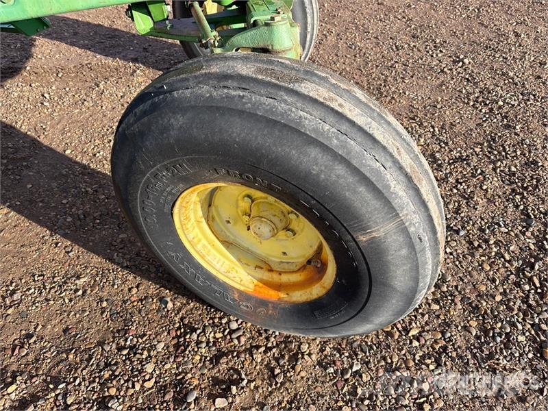 John Deere 4230 2WD Tractor Traktori