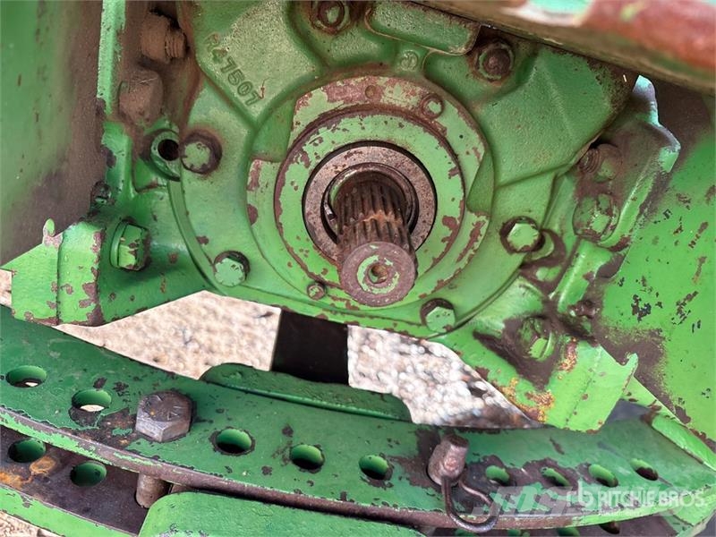 John Deere 4230 2WD Tractor Traktori