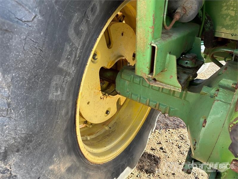 John Deere 4230 2WD Tractor Traktori