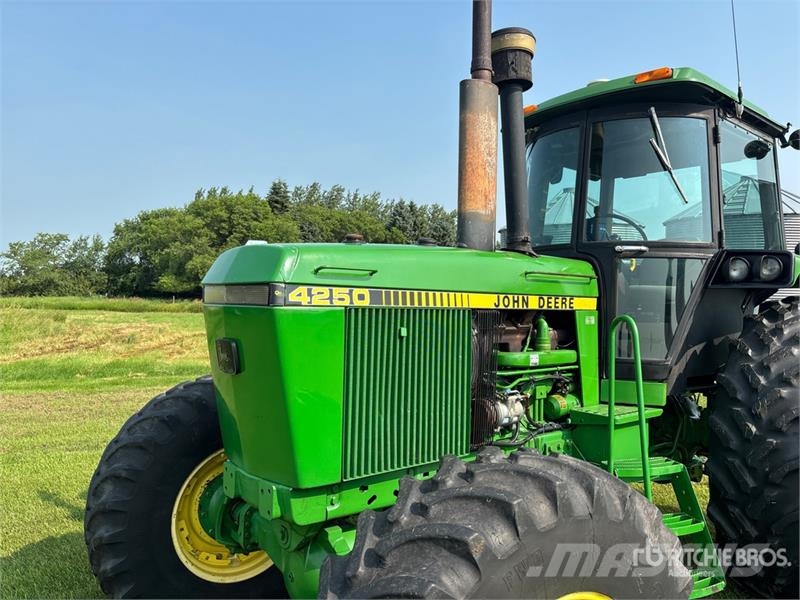 John Deere 4250 4WD Tractor Traktorji
