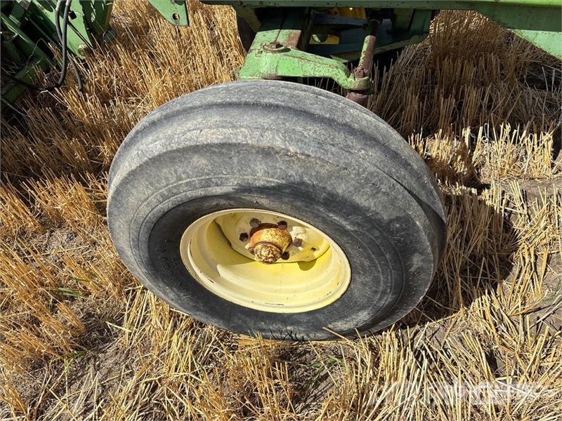 John Deere 4430 Трактори