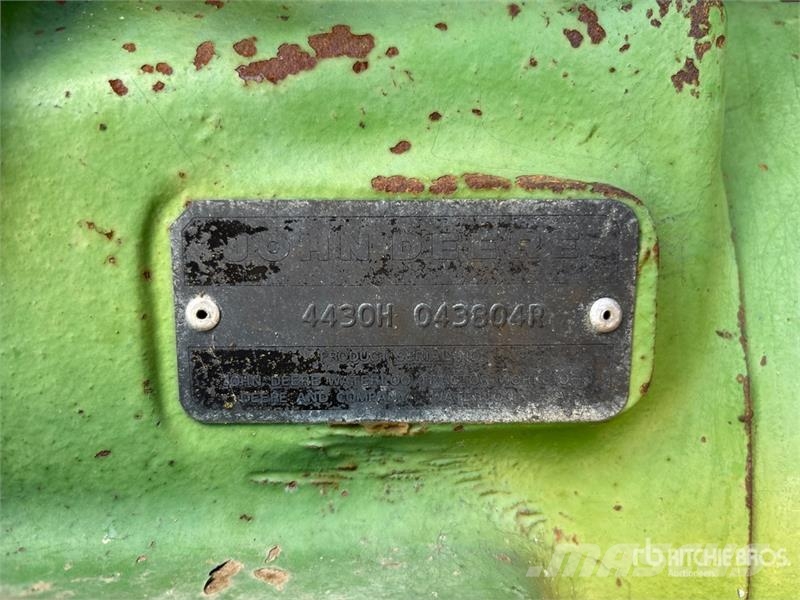 John Deere 4430 Трактори