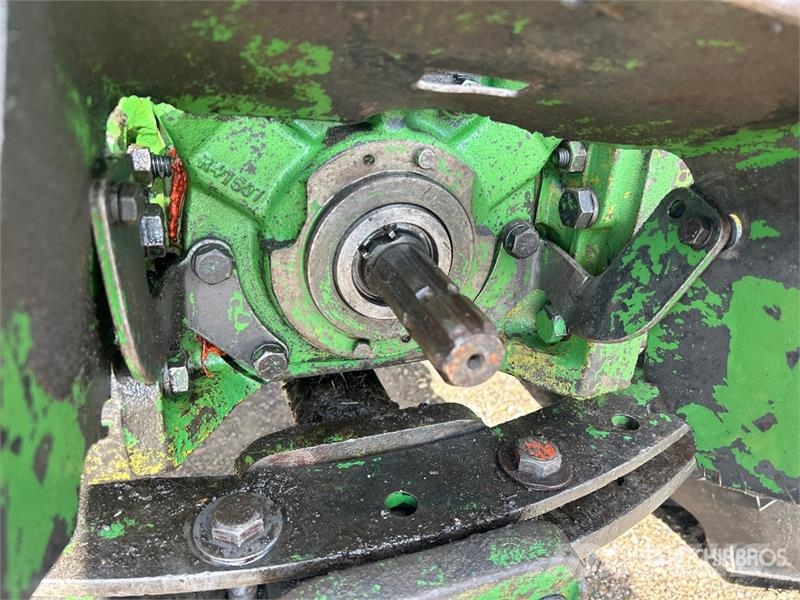 John Deere 4440 Traktorit