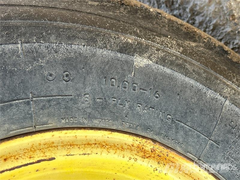 John Deere 4440 Traktorit