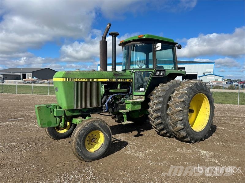 John Deere 4440 Traktorit