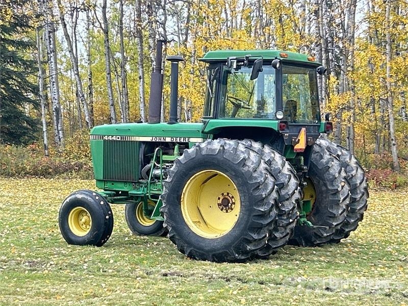 John Deere 4440 Traktorok