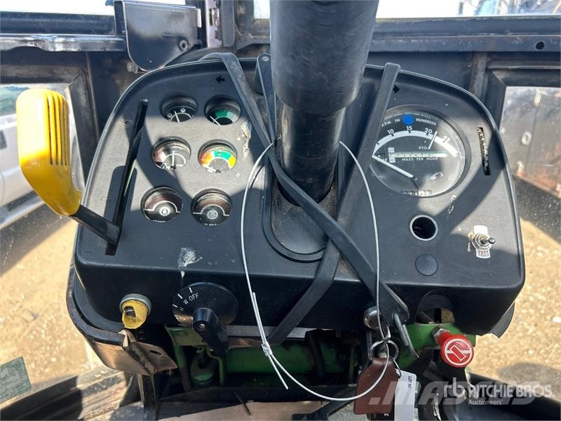 John Deere 4440 Traktorit