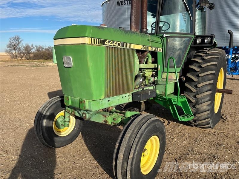 John Deere 4440 Tractors
