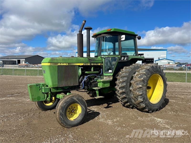 John Deere 4440 Traktorit