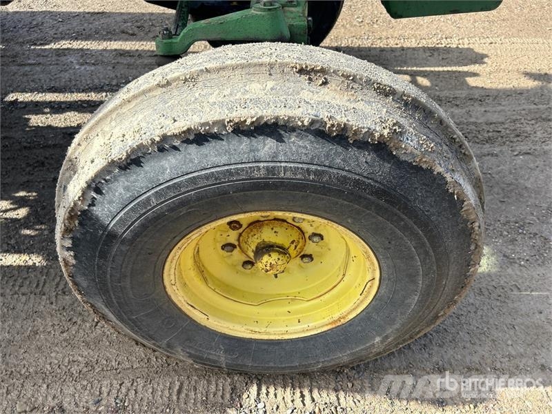 John Deere 4440 Traktorit