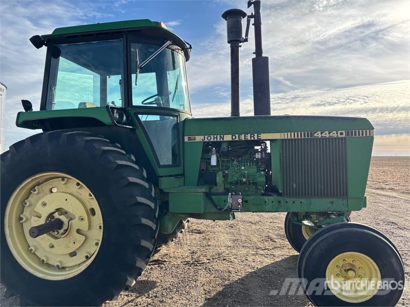 John Deere 4440 Tractors