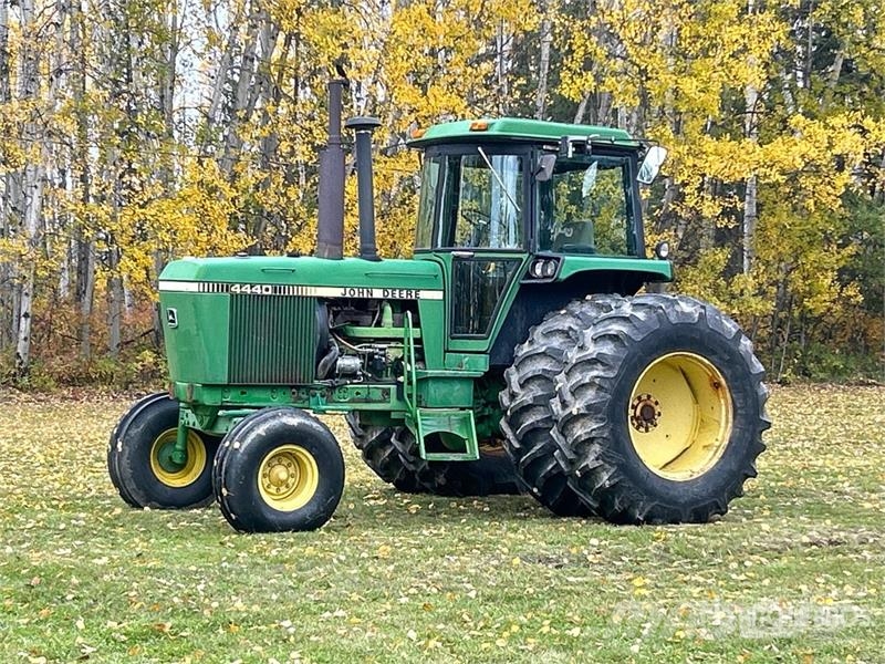 John Deere 4440 Traktorok