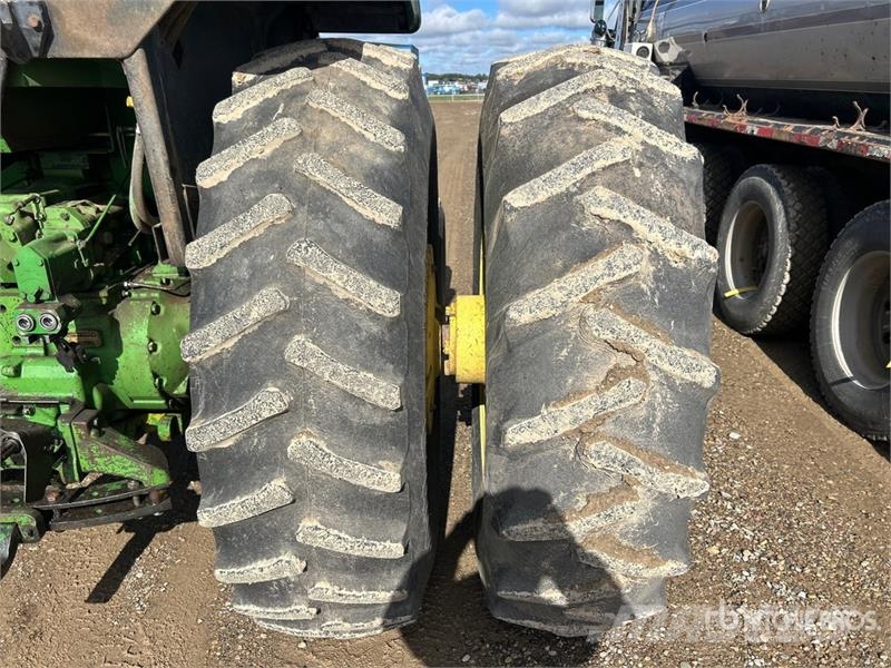 John Deere 4440 Traktorit
