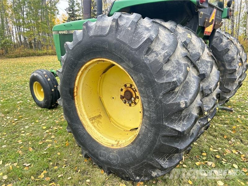 John Deere 4440 Traktorok