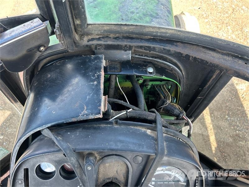 John Deere 4440 Traktorit