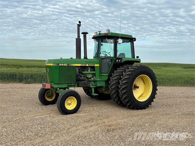John Deere 4440 Tractors