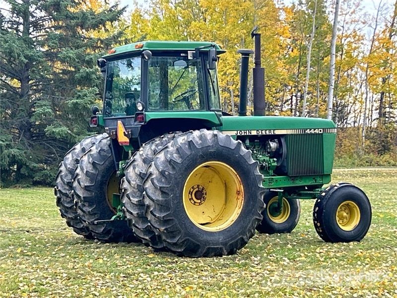 John Deere 4440 Traktorok