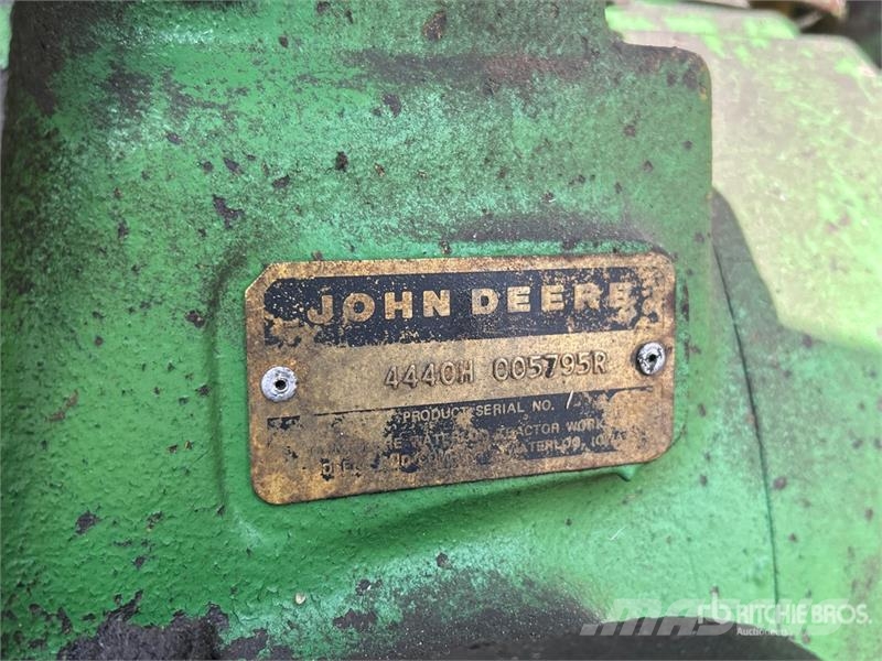 John Deere 4440 Traktorit