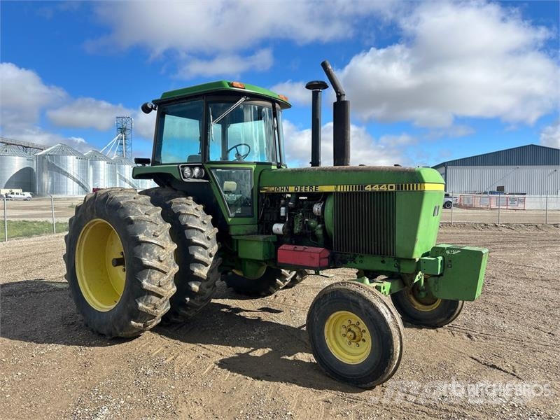 John Deere 4440 Traktorit