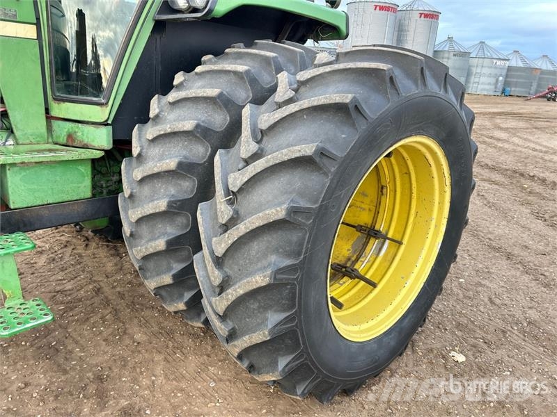 John Deere 4440 Traktori